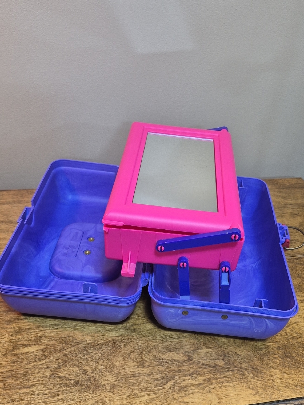 CABOODLES Vintage 90s Purple Cosmetic Case with Interior Organizer and Mirror - Picture 12 of 16
